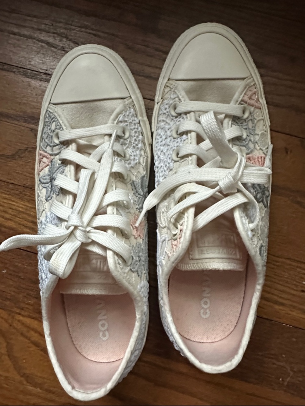 Converse Embroidered Flower Sneakers 9 - Picture 4 of 7